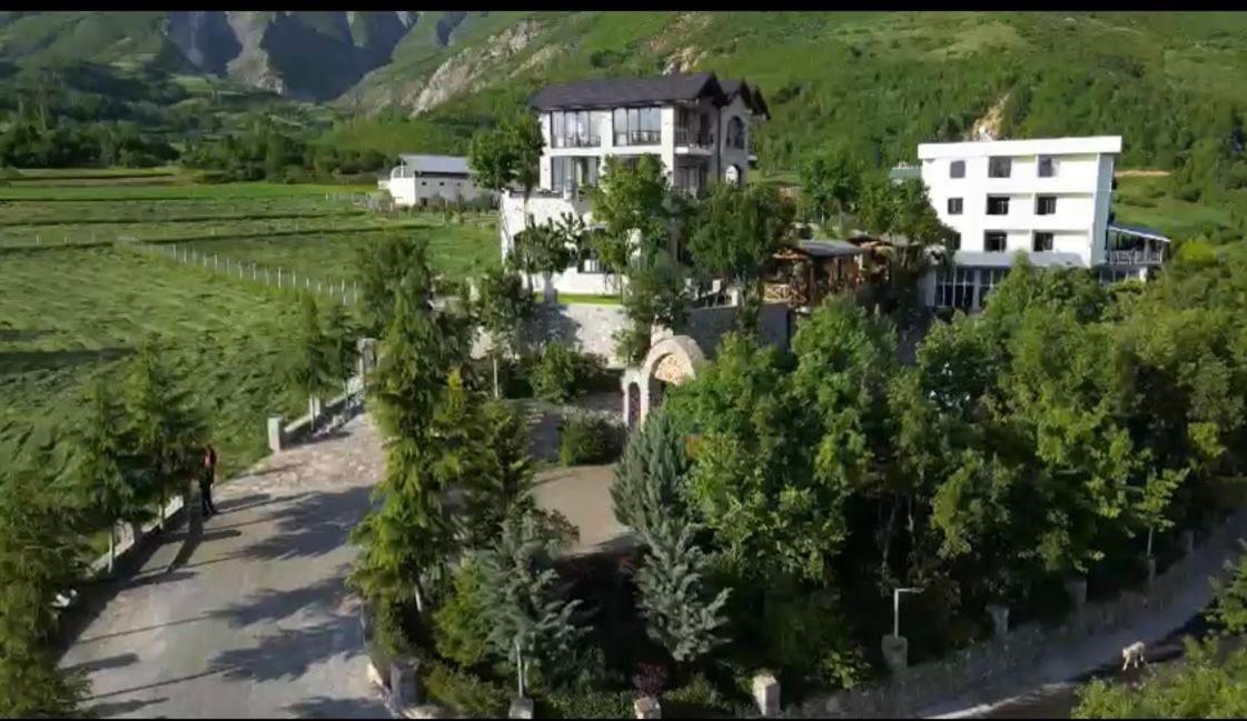 فندق Bujtina Vrenezi Peshkopi المظهر الخارجي الصورة
